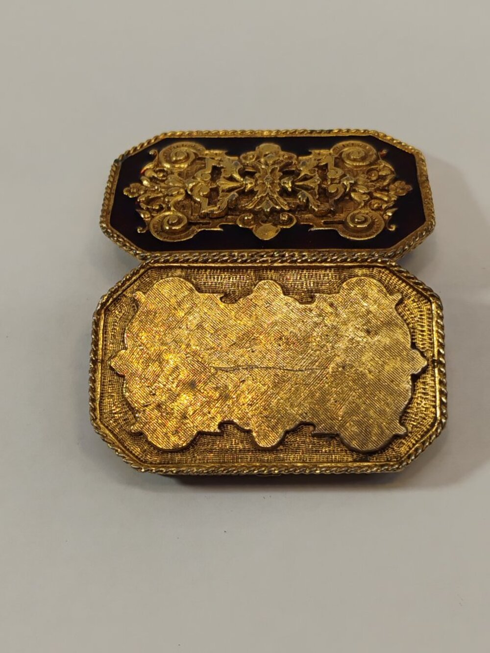 Vintage Estee Lauder Collector Gold Red Enamel Compact Decorative Box Container - Picture 12 of 12
